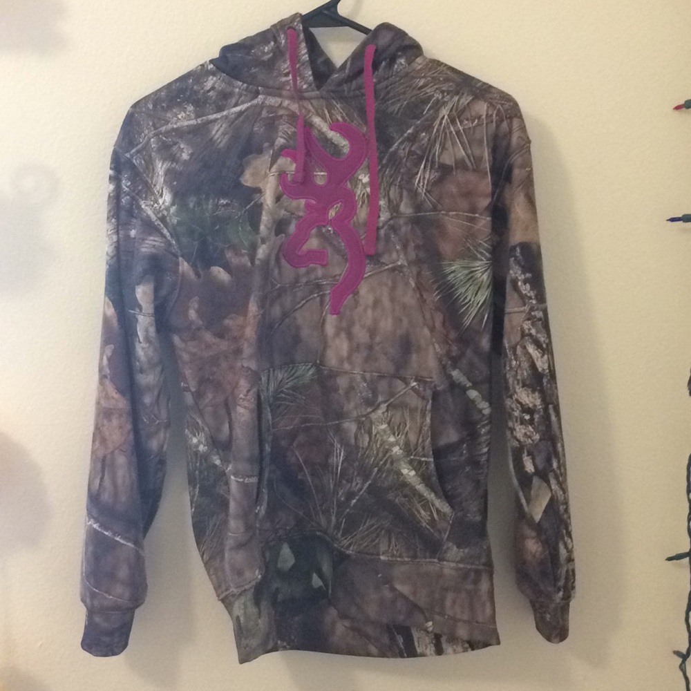 camo hoodie, one pocket in the front